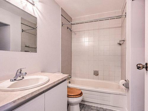 Salle de bains - 1-630 Boul. Chomedey, Laval (Chomedey), QC - Indoor Photo Showing Bathroom
