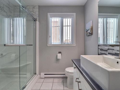 Bathroom - 118 Rue St-Théophile, Québec (Beauport), QC - Indoor Photo Showing Laundry Room