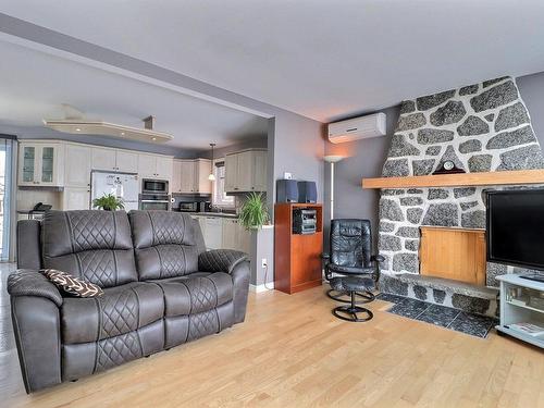 Living room - 118 Rue St-Théophile, Québec (Beauport), QC - Indoor Photo Showing Living Room