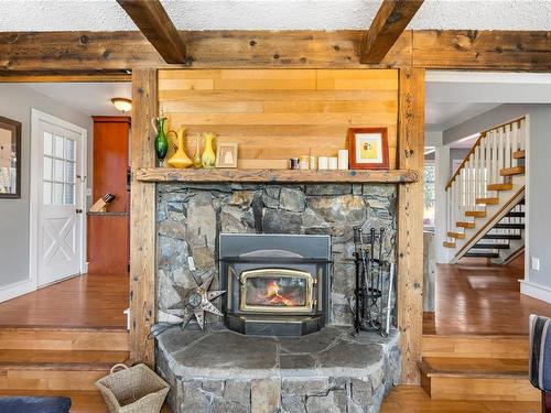 1546 Marina Way, Nanoose Bay, BC - Indoor Photo Showing Living Room With Fireplace