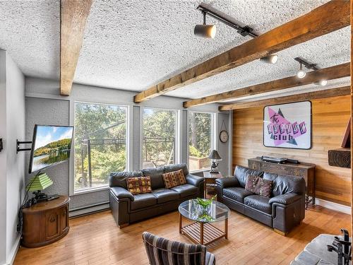 1546 Marina Way, Nanoose Bay, BC - Indoor Photo Showing Living Room