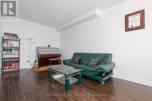 208 Penndutch Circ, Whitchurch-Stouffville, ON - Indoor Photo Showing Living Room