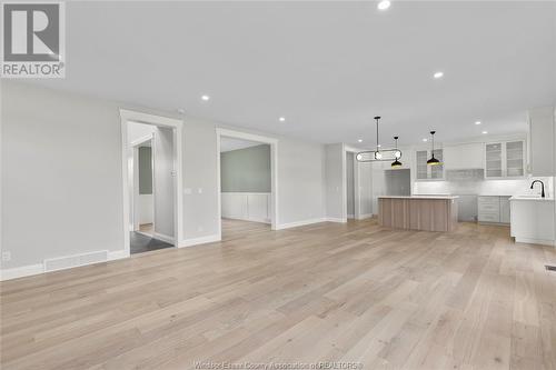 263 Joan Flood, Essex, ON - Indoor Photo Showing Kitchen