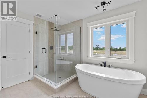 263 Joan Flood, Essex, ON - Indoor Photo Showing Bathroom