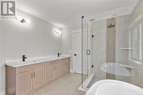 263 Joan Flood, Essex, ON - Indoor Photo Showing Bathroom