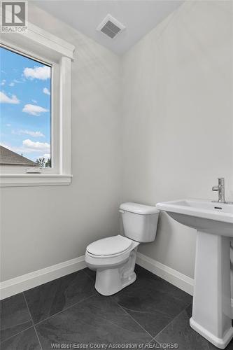 263 Joan Flood, Essex, ON - Indoor Photo Showing Bathroom