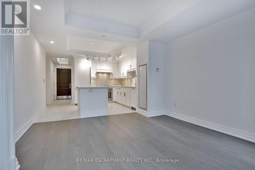 611 - 2060 Lakeshore Road, Burlington, ON - Indoor Photo Showing Kitchen