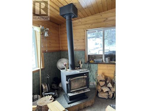 5656 Horsefly Cemetery Road, Horsefly, BC - Indoor With Fireplace