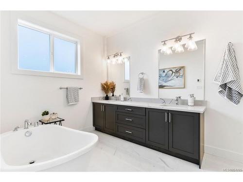 1530 Marble Pl, Langford, BC - Indoor Photo Showing Bathroom
