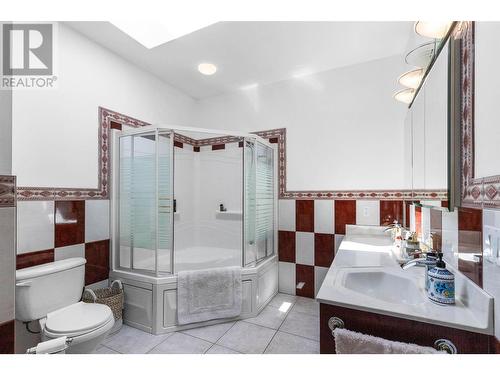 3380 Neid Road, Kelowna, BC - Indoor Photo Showing Bathroom