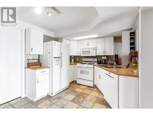 3380 Neid Road, Kelowna, BC - Indoor Photo Showing Kitchen With Double Sink