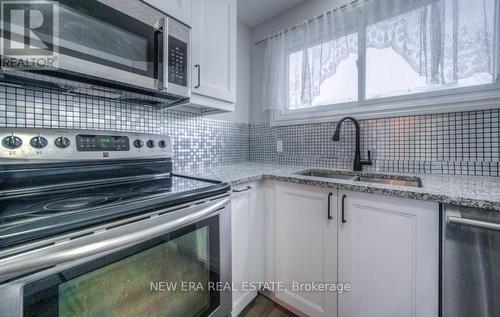 15 - 149 St Catharine Street, West Lincoln, ON - Indoor Photo Showing Kitchen With Upgraded Kitchen