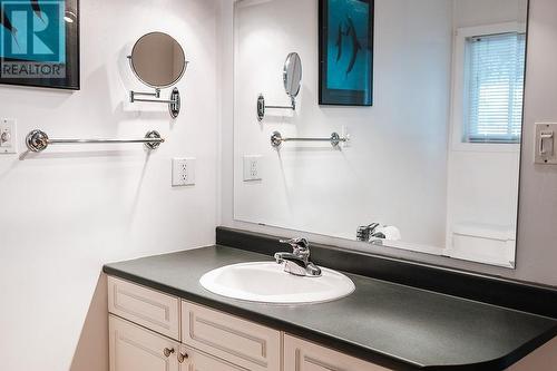 292 S Ogilvie Street, Prince George, BC - Indoor Photo Showing Bathroom
