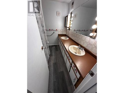 6142 Westall Sub, Chetwynd, BC - Indoor Photo Showing Bathroom
