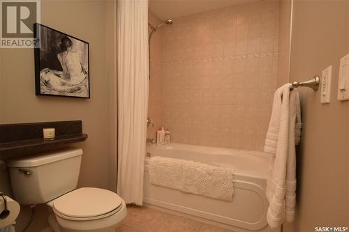 1318 Empress Avenue, Saskatoon, SK - Indoor Photo Showing Bathroom