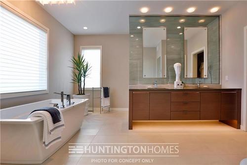 4 River Lane, Winnipeg, MB - Indoor Photo Showing Bathroom
