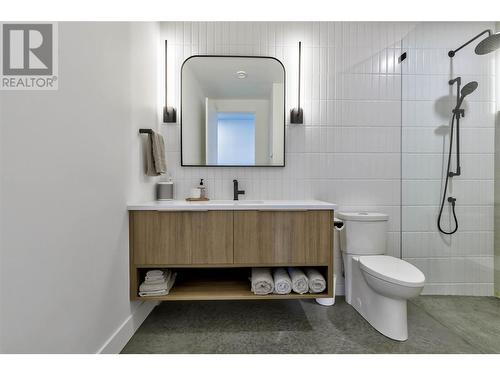 9436 Benchland Drive, Lake Country, BC - Indoor Photo Showing Bathroom