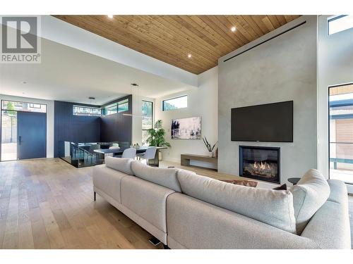 9436 Benchland Drive, Lake Country, BC - Indoor Photo Showing Living Room With Fireplace