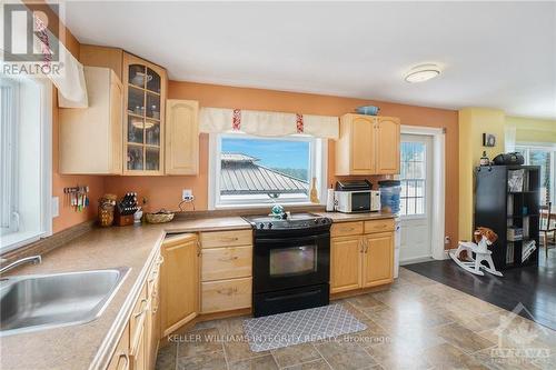 71 Temperance Lake Road, Athens, ON - Indoor Photo Showing Kitchen