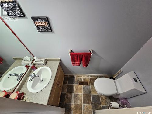 32 701 Mcintosh Street E, Swift Current, SK - Indoor Photo Showing Bathroom