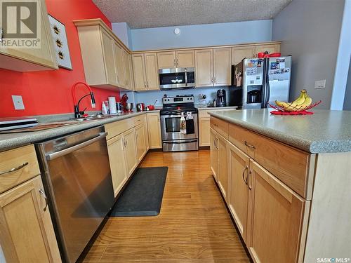 32 701 Mcintosh Street E, Swift Current, SK - Indoor Photo Showing Kitchen With Stainless Steel Kitchen