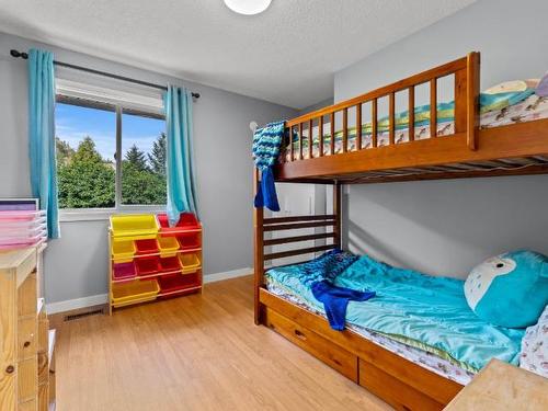 733 Durango Drive, Kamloops, BC - Indoor Photo Showing Bedroom
