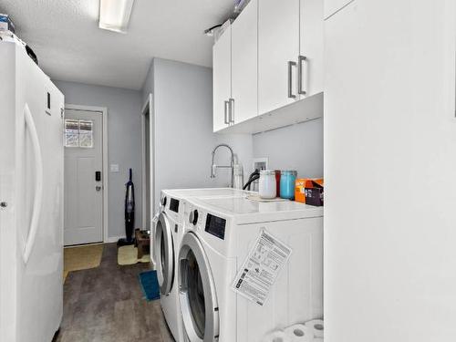 733 Durango Drive, Kamloops, BC - Indoor Photo Showing Laundry Room
