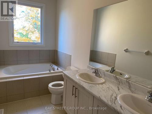 82 Puisaya Drive N, Richmond Hill, ON - Indoor Photo Showing Bathroom