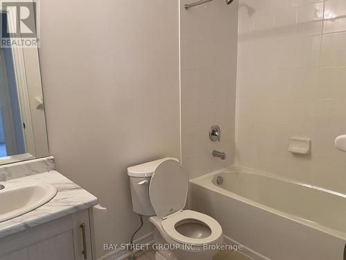 82 Puisaya Drive N, Richmond Hill, ON - Indoor Photo Showing Bathroom