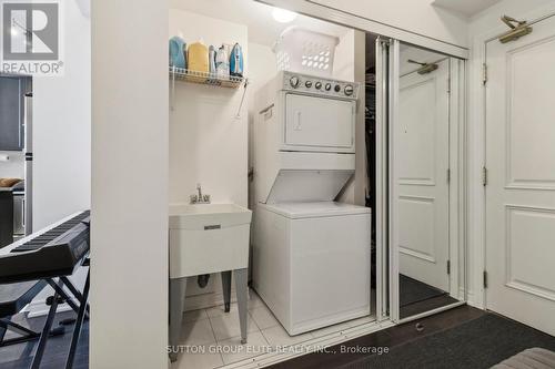 #1512 -9245 Jane St, Vaughan, ON - Indoor Photo Showing Laundry Room