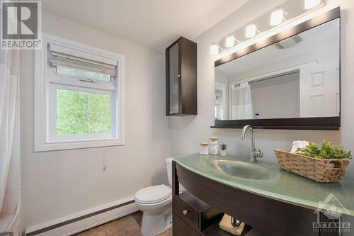 1149 Tara Drive, Ottawa, ON - Indoor Photo Showing Bathroom
