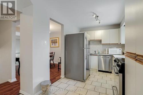 #136 -2315 Bromsgrove Rd, Mississauga, ON - Indoor Photo Showing Kitchen