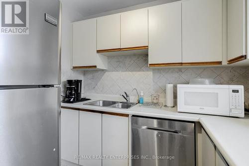 #136 -2315 Bromsgrove Rd, Mississauga, ON - Indoor Photo Showing Kitchen With Double Sink