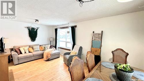 314 Saskatchewan Avenue, Loreburn, SK - Indoor Photo Showing Living Room