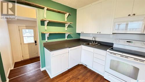 314 Saskatchewan Avenue, Loreburn, SK - Indoor Photo Showing Kitchen