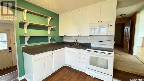 314 Saskatchewan Avenue, Loreburn, SK - Indoor Photo Showing Kitchen