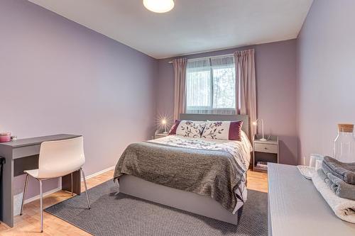 702A 6Th Avenue, Fernie, BC - Indoor Photo Showing Bedroom