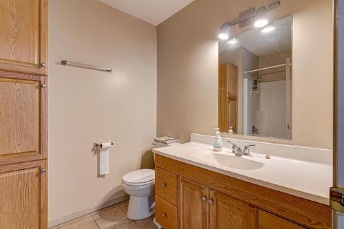 702A 6Th Avenue, Fernie, BC - Indoor Photo Showing Bathroom