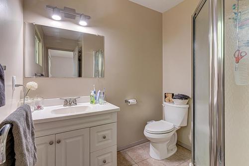 702A 6Th Avenue, Fernie, BC - Indoor Photo Showing Bathroom
