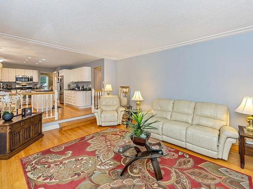 2517 Trillium Terr, Duncan, BC - Indoor Photo Showing Living Room
