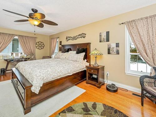 2517 Trillium Terr, Duncan, BC - Indoor Photo Showing Bedroom
