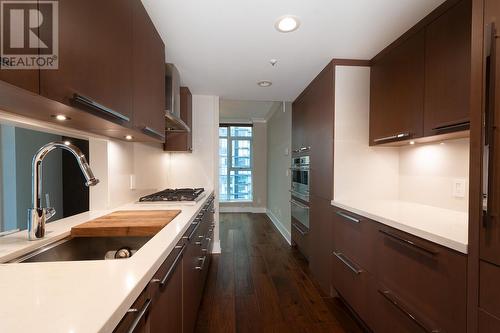 1503 1710 Bayshore Drive, Vancouver, BC - Indoor Photo Showing Kitchen