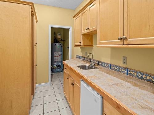 11327 Nitinat Rd, North Saanich, BC - Indoor Photo Showing Kitchen