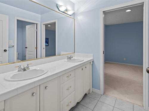 11327 Nitinat Rd, North Saanich, BC - Indoor Photo Showing Bathroom