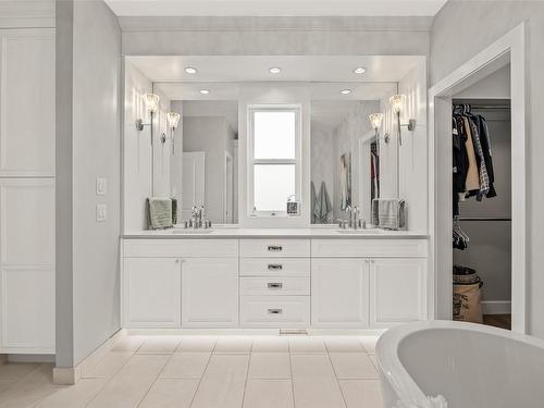 13335 Shoreline Drive, Lake Country, BC - Indoor Photo Showing Bathroom