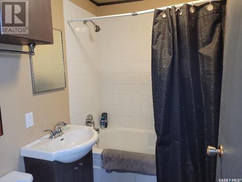10 Bantry Street, Lanigan, SK - Indoor Photo Showing Bathroom