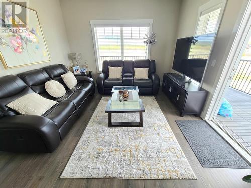 311 11205 105 Avenue, Fort St. John, BC - Indoor Photo Showing Living Room