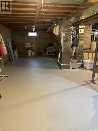 1723 Mccormick Crescent, Estevan, SK - Indoor Photo Showing Garage
