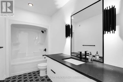 14 Aspen Circ, Thames Centre, ON - Indoor Photo Showing Bathroom