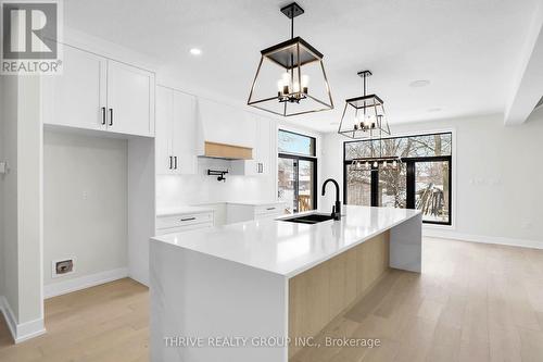 117 Aspen Circle, Thames Centre, ON - Indoor Photo Showing Kitchen With Double Sink With Upgraded Kitchen